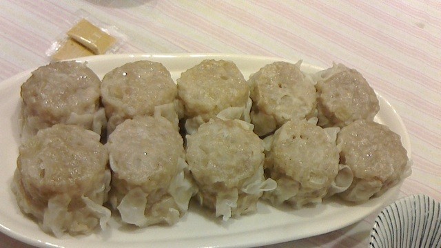 『私にとっての551は焼売、ちまきも美味しいんだ！』by つら : 551蓬莱 JR新大阪駅中央口店（改札外） （551 HORAI ...