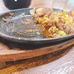 びっくり亭 本家 本店 - 板で傾斜を付けて