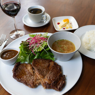 大満足のランチが1980円から!新登場ステーキランチも