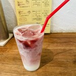 三燈舎 - すいかとブルーベリーのラッシー。