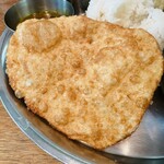 三燈舎 - バトゥーラ。