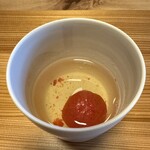 柚木元 - 昆布、ジャコウソウの出汁でとったトマト