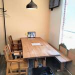 よりみち食堂 - 内観の一部（テーブル席）②