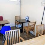 よりみち食堂 - 内観の一部（テ－ブル席）➀