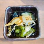 よりみち食堂 - 小鉢（ナスなどの煮浸し）