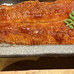 祇園 鰻 川藤 - 山椒の葉が彩りを添える