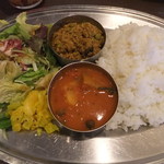 サラダ＆ペア(1,080円)※キーマカレーと季節の野菜カレー