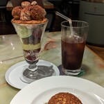 bistrocafe THE FLOWER TABLE - 