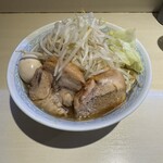 陸 - 味玉らーめん ¥1,200- ヤサイマシ