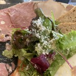 リストランテ プレーゴ - ドレッシングにアンチョビが入って引き締まった味になってますねん