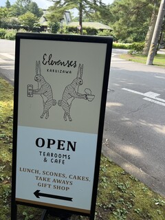 イレブンシス ティールームス - 看板