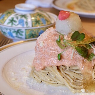 目にも華やかで、しっかりとした味わい。本格ランチをお気軽に