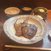 ろっこん - 煮魚御膳(1,500円)
                    手作り豆腐･お造り小鉢
                    ご飯(お代わり自由)･漬物･味噌汁付き