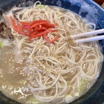 博多豚骨ラーメン 一純屋 - 替玉、ゴマ、紅生姜投入