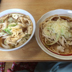 美也樹 - 右が冷やしタヌキうどん(¥360)、左がかけうどん(¥310)