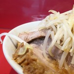 ラーメン二郎 - 豚の厚み