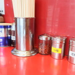 ラーメン二郎 - 卓上調味料