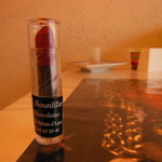 S.Bourdillat Chocolatier - 口紅チョコ3.50ユーロ　ホストマザー曰く、冷蔵庫で冷やして食べるのはNGとのこと。土産に喜ばれます。