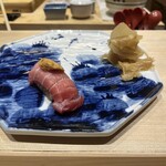 新宿 鮨 立花 - 中トロ泡醤油乗せ