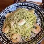 HUB - 海老とモッツァレラのバジルパスタ