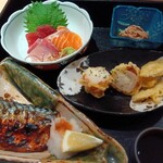 九州酒場 筑紫 -  焼き魚お刺身御膳のおかずアップ