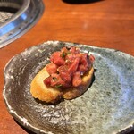 蕃 YORONIKU - ユッケ〜ガーリックトーストを乗せて〜