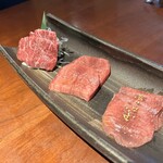 蕃 YORONIKU - (左ハラミ、中央厚切りタン、ネギタン塩)