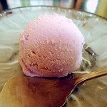 日本料理 篠 - 自家製ブドウのアイス。