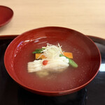 山玄茶 - パカッ。京懐石の真髄とも言えます椀物。美味しい！