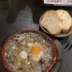 スモークアンドスミビ 102 - しらすと卵のアヒージョ燻製醤油　と　炭焼きバケット