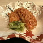 山玄茶 - サックサクの由比ヶ浜の桜海老のかき揚げ。美味しい！山葵のお浸しが添えられて。