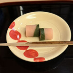 山玄茶 - ②関東風の桜餅。道明寺が好きなので私は関西派ですが、関東風も品のある美味しさ。