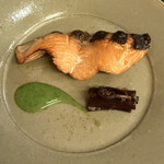 山玄茶 - 絶妙な火入れのサクラマス。大きいね！木の芽のソースも蕨の佃煮も春を連れて来ます。