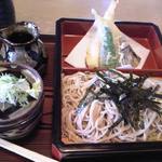 Ayameya - 天ぷら蕎麦 ￥1.100 全景♪ｗ