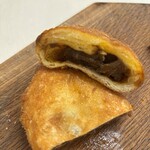 ベンケイ - 揚げカレーパン(270円)の断面