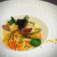 グランマーレ - マンゴーと海ぶどう、キャビアの冷製パスタ。海ぶどうとキャビアの塩気と甘いフルーツな絶品パスタ。唐墨がアクセントです。