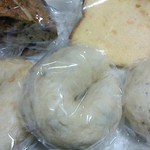 コムミズイブ - ベーグル（オニョン・ピーマン・バジルコショウ）・雑穀とフルーツ・グレープフルーツのシフォンケーキ