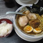 宣 - 豚骨魚介ラーメンコッテリ1100円、後からサービスで半ライス(2025.6.20)