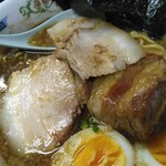 宣 - 豚骨魚介ラーメンコッテリ1100円、ゴロゴロデカいチャーシュー(2025.6.20)