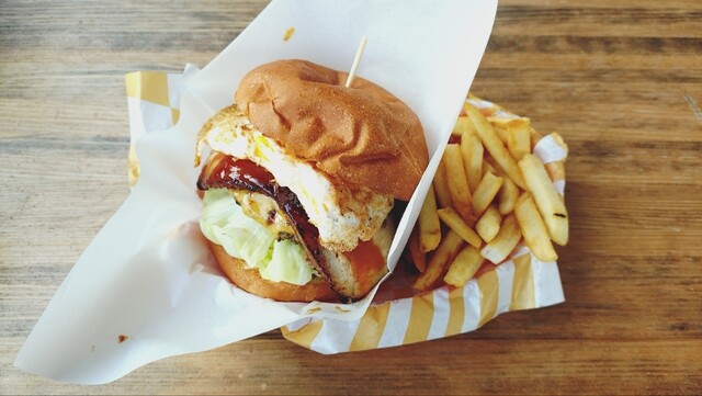 ハンバーガーショップ ズートンズ 久茂地店 （Zooton's） - 県庁前/ハンバーガー