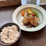 バルバルキッチンアメリ - ランチ：ジンジャーパイナップルソースで食べる角煮
      (¥1,400)