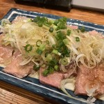 もつ焼き煮込み鶴田 - タン刺し