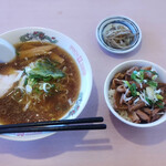 喜怒哀楽 - 支那そば（こってり）ホルモン丼