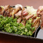 炭火焼処 けむり - 鶏のたたき