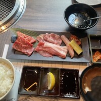 近江うし焼肉 にくTATSU 日本橋室町店 - 