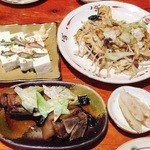 居食屋 タイム - 島豆腐スクガラス300円、麩チャンプルー500円、てびち煮つけ(ハーフ)、お通し