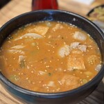 武蔵野うどん 松 - 赤ダレ　投入後