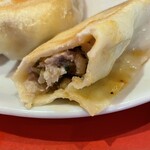 本格餃子 包 - 本格手打焼餃子断面