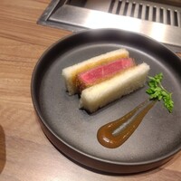 焼肉うしごろ 新宿三丁目店 - 