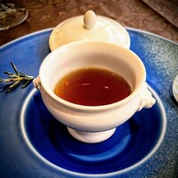 グランマーレ - 琥珀のコンソメドゥーブル　ここでダブルコンソメを持ってくるあたり、料理長さんの自信の現れかと思う。ダブルコンソメは大大大好物！嬉しい〜♡(T▽T)